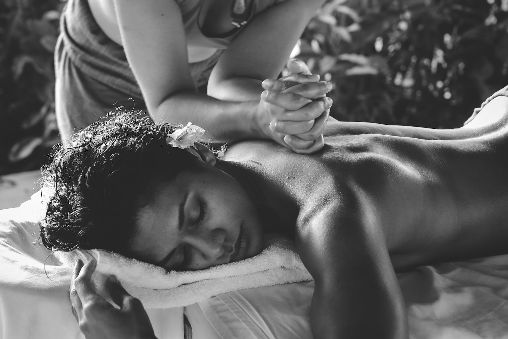 Klassisk massage TKtraining Sandviken. Boka massage om du har ryggvärk, nackbesvär eller axelbesvär. Lindrar huvudvärk och ökar blodcirkulation.